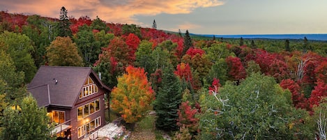 The fall colors on full display in front of Lake Superior