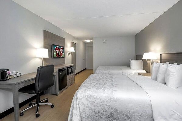 Unit with 2 Full size beds. Exact unit will be assigned upon arrival. Views, colors and decor may vary.