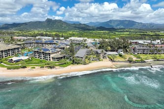 Comfort & Convenience: Cozy 2-Bedroom Condo with A/C, Pools & Beach Access