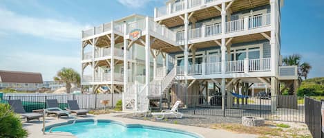 Exterior - Oceanfront / Pool