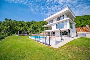 Croatia luxury family villa Abbazia Verde Opatija with private pool for vacation and rent