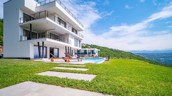 Croatia luxury family villa Abbazia Verde Opatija with private pool for vacation and rent