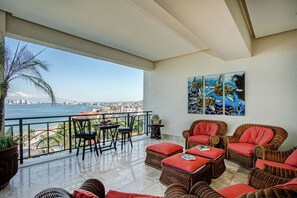 Take in the coastal views with your whole group and enjoy maximum relaxation on our private terrace!