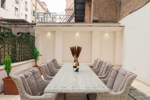 Outdoor dining