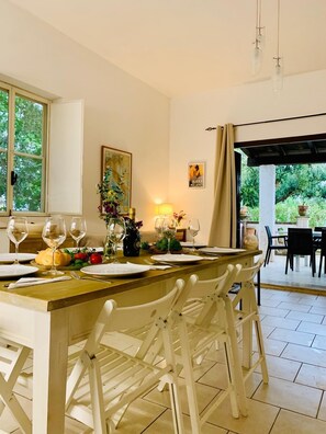 A perfect space to dine together, inside or outside. Seats 8.