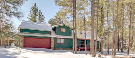 Pinetop-Lakeside Vacation Rental | 4BR | 2BA | Stairs Required | 2,100 Sq Ft