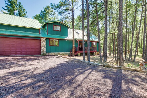 Pinetop-Lakeside Vacation Rental | 4BR | 2BA | Stairs Required | 2,100 Sq Ft