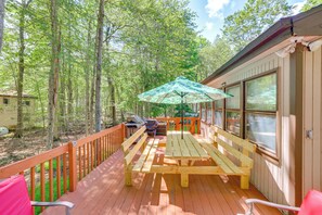 Private Deck | Self Check-In | 16 Mi to Camelback Ski Resort