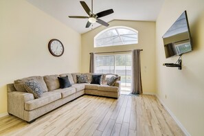 Living Room | Smart TV | Central Heating & A/C | Ceiling fans | Free WiFi