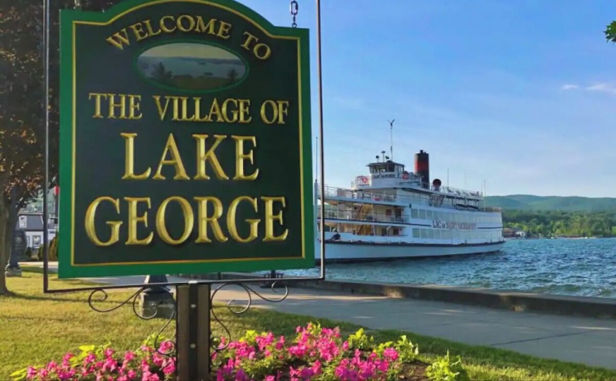 Lake George | Hot Tub | Firepit | Schroon Lake
