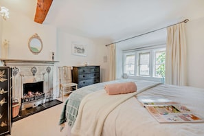 Nepenthe Bedroom 3 - StayCotswold