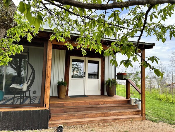 Custom-built guesthouse in the heart of central Texas