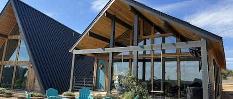 Tranquil modern lake house in newly built Gruene Lake Ranch community