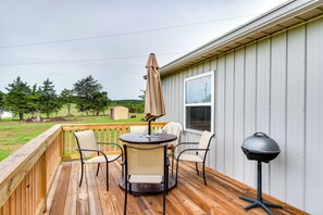 Private Deck | Single-Story Cottage