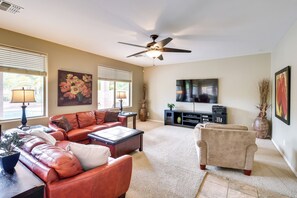 Living Room | Smart TV | Netflix | Free WiFi | Central A/C