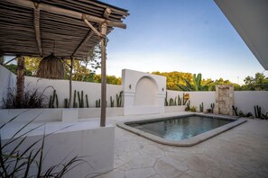 Private pool