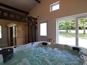 Indoor spa tub