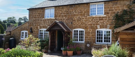 Welcome to Hurdler's Cottage, Ilmington, Warwickshire