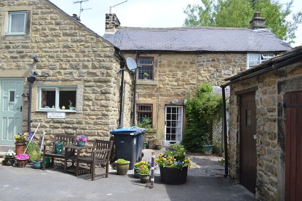 Three Bears Cottage - Perfect for exploring the Peak Park