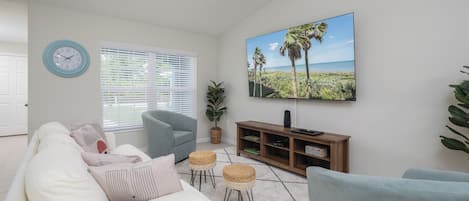 Sea Breeze Lake Villa B | Living Room