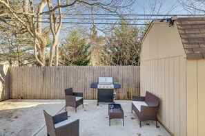 Private Patio | Gas Grill | 2 Bicycles