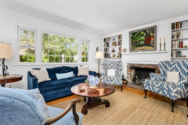 Spacious and stylish living room - 94 Joshua Jethro Road Chatham Cape Cod - Cape Escape - NEVR