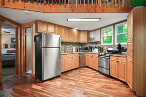 Fully stocked Kitchen with all the essentials for meal prep! 