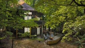 Come stay at Deer Haven and soak in the fresh mountain air! 
