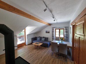 Ferienwohnung Gschwendt mit Balkon-Esszimmer