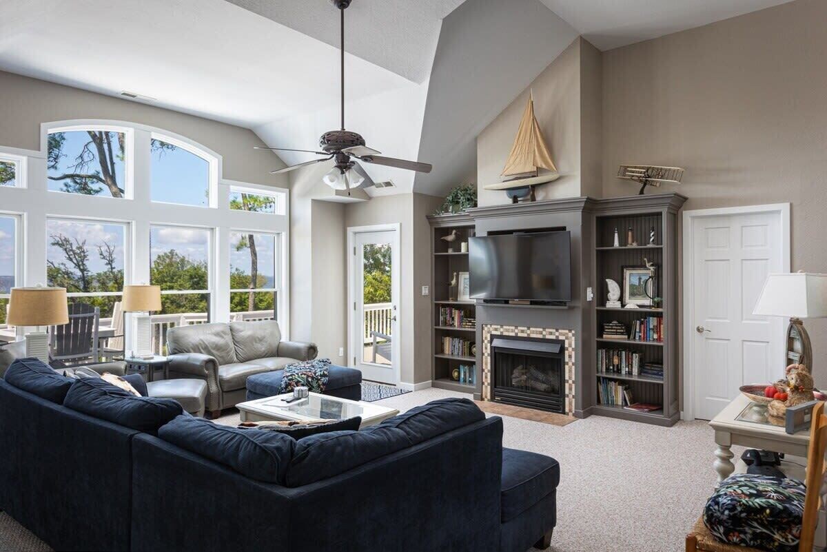 Brand New Listing! 6 Bedrooms, Pool, Hot Tub