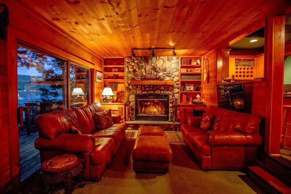 Cozy living room in main cottage with electric fireplace and awesome lake views