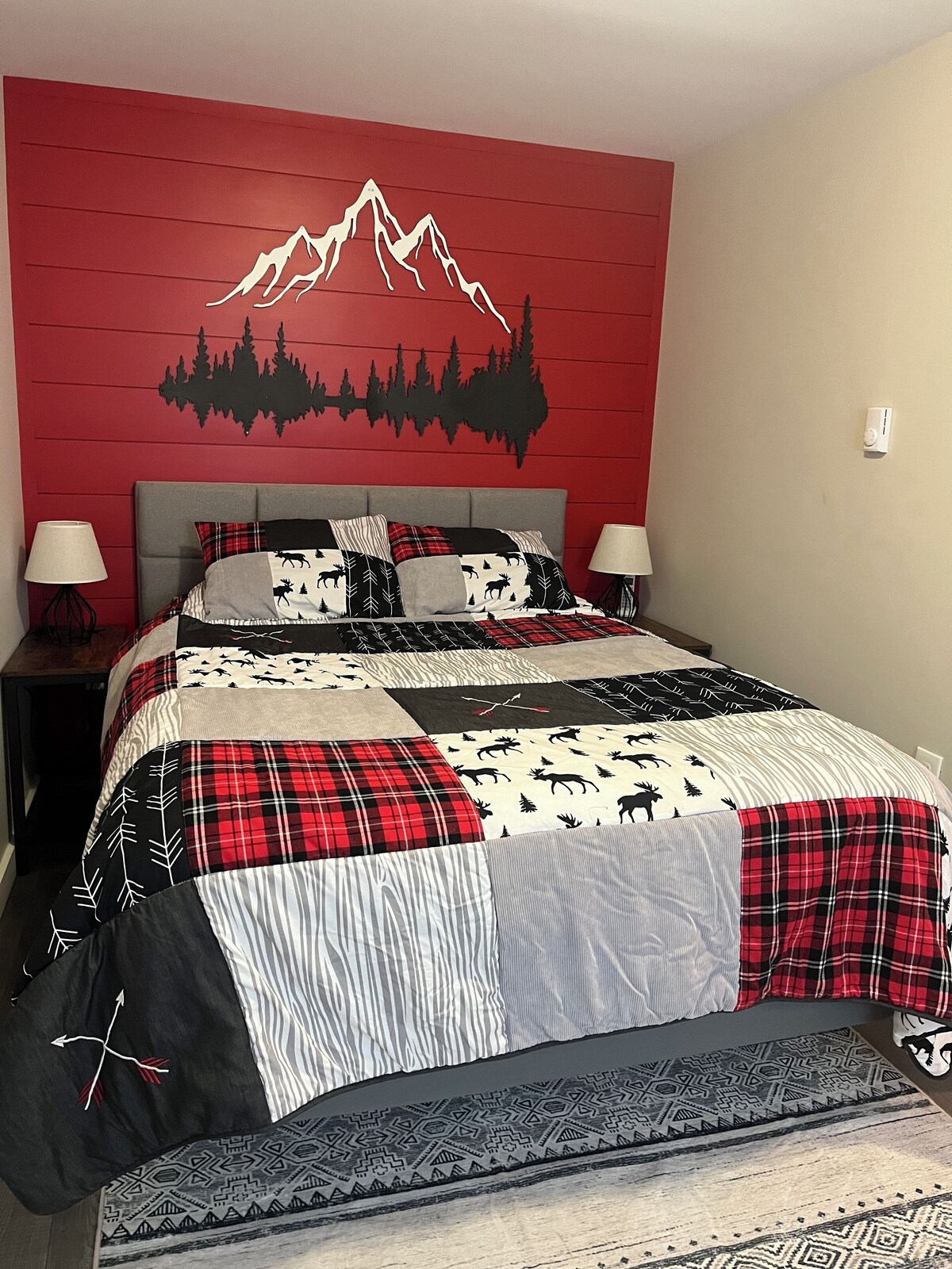 Snowflake Hideaway. Close to ski resorts, outdoor fun and great leaf peeping.