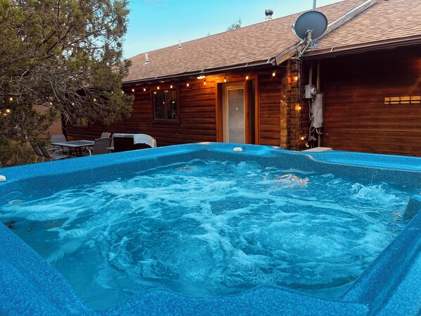 Bañera de hidromasaje al aire libre