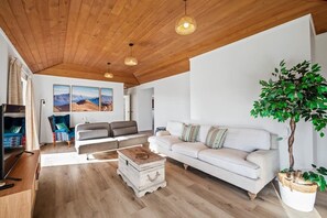 The lounge (2)