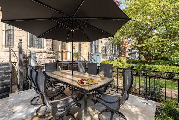 The ultimate outdoor entertaining space with seats for 8 guests