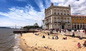 Sunbathes at Tagus River bank, down the street, 6 minutes walking