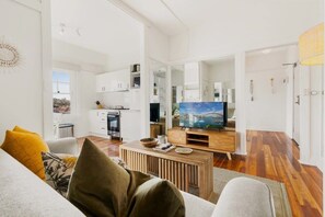 Living & Kitchen Space
