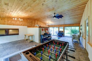 Game Room | Dog Friendly w/ Fee