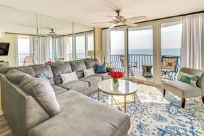 Living Room | Central A/C | Free WiFi | Flat-Screen TV