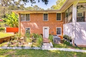 Stone Mountain Vacation Rental | Studio | 1BA | 850 Sq Ft | Step-Free Access