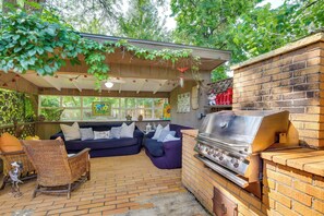 Patio | Covered Seating Area | Built-in Gas Grill