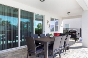 Barbecue Area: spacious area to share a grill, with a cooler for keeping cold drinks and enjoy the pool