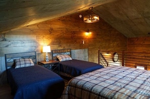Loft bedroom 2 - twin beds and 1 queen