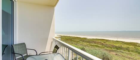 Galveston Vacation Rental | 825 Sq Ft | 2BR | 2BA | Step-Free Access