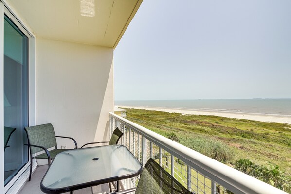 Galveston Vacation Rental | 825 Sq Ft | 2BR | 2BA | Step-Free Access