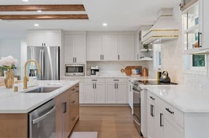 Kitchen - Full Kitchen with appliances