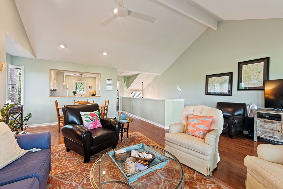 Marsh View Updated Creekwatch Villa! 2 BR/2.5 BA! Neigborhood Pool!