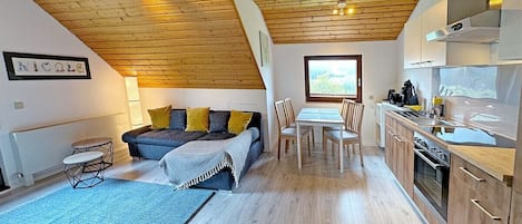 Ferienwohnung Steinhart, 50 qm, 1 Schlafzimmer, 2 Erw + 2 Kind-Wohn-/Schlafzimmer