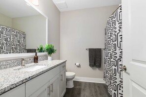 2 Full bathrooms!
