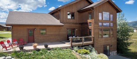 Large 7 Bedroom Home in the heart of the Rocky Mountains!